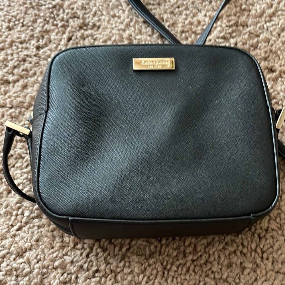 ✨EUC✨ Kate Spade small leather crossbody!